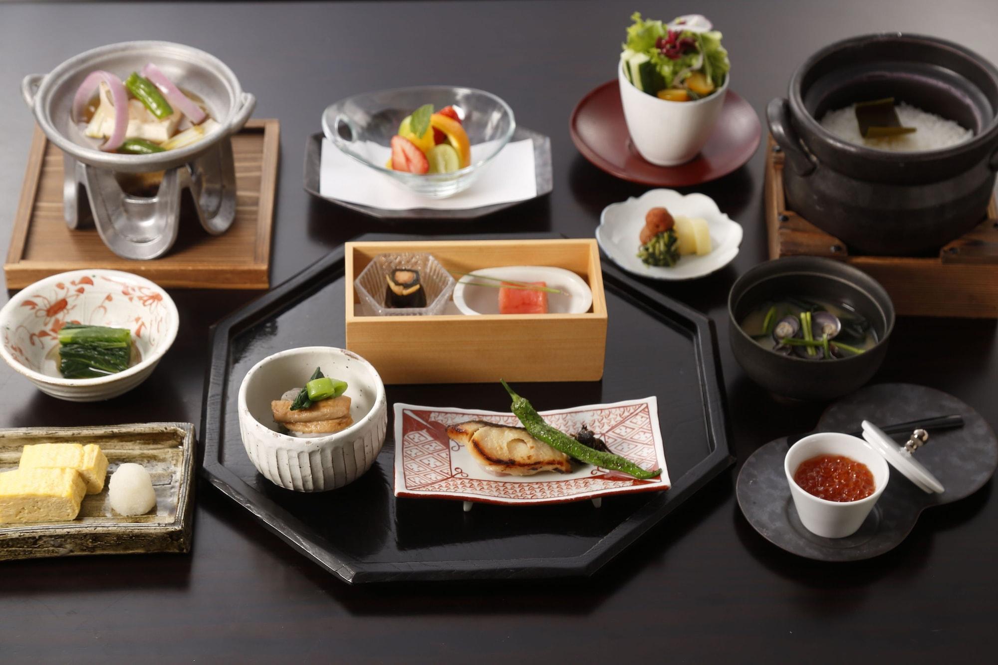 旅館 ニセコ昆布温泉 鶴雅別荘 杢の抄 4*
